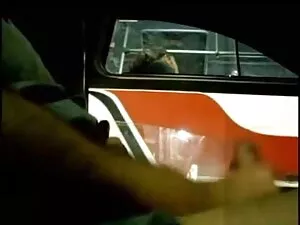इस आदमी की पत्नी पर  ...