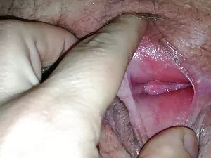फर्श पर Masturbating ...