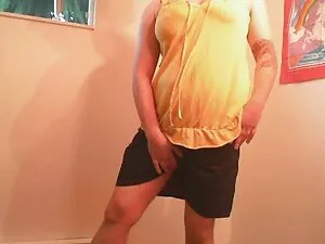 सुनहरे बालों वाली मा ...